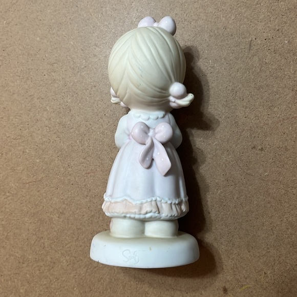 Precious Moments Fan Figurine - Picture 4 of 4